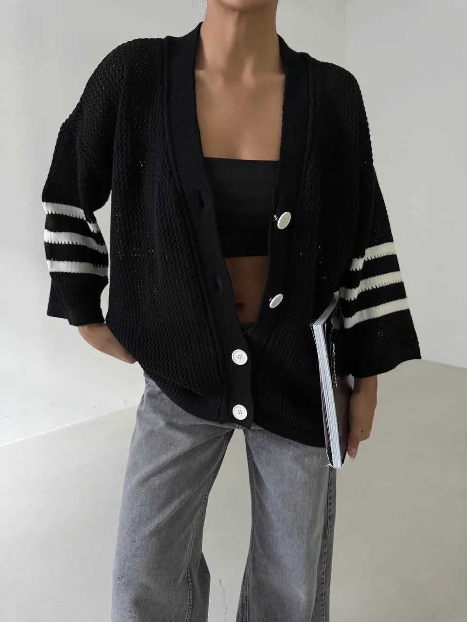 Beyaz Düğmeli Geniş Kesim Çizgili Kadın Triko Hırka - 0237