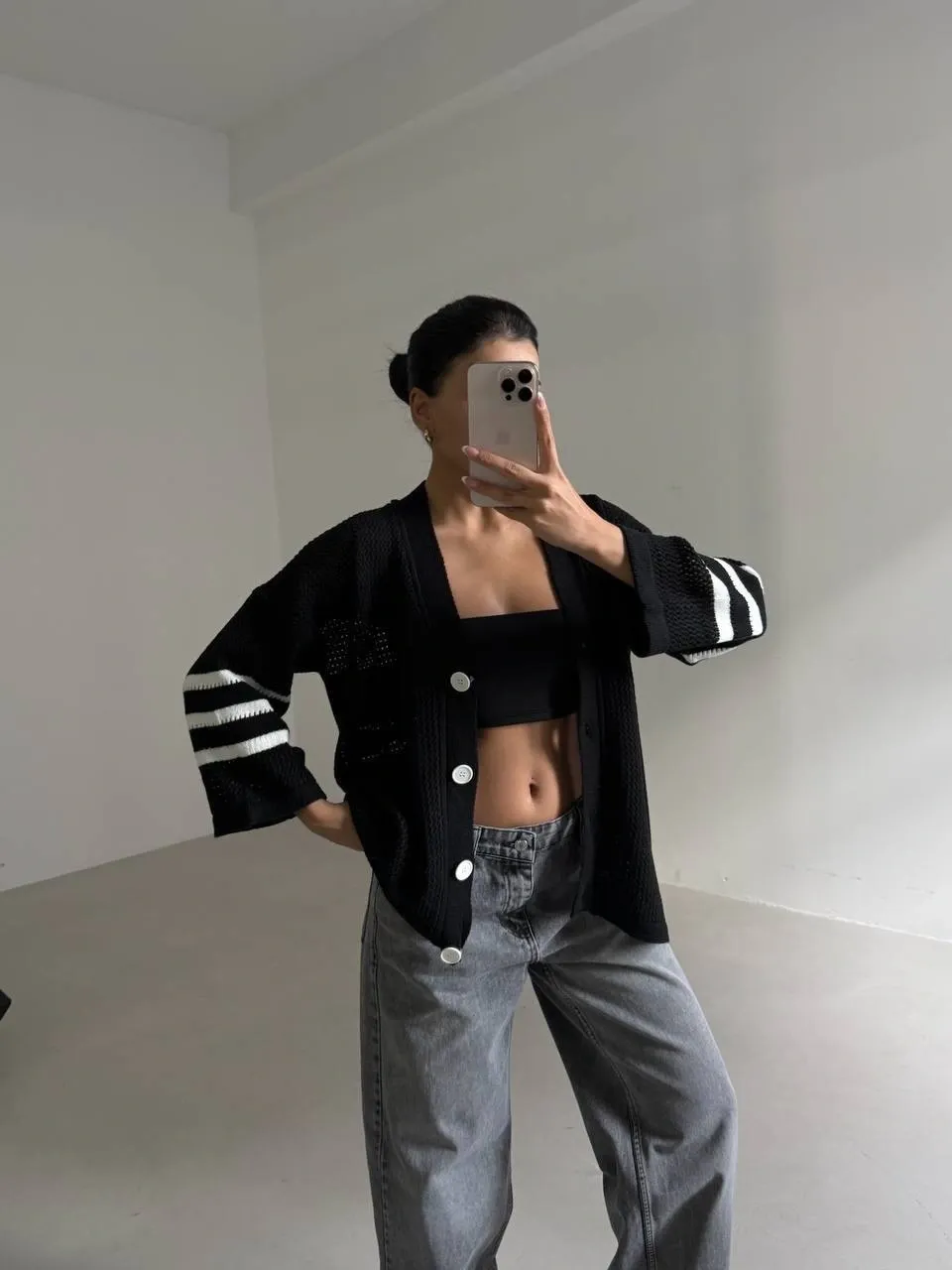 Beyaz Düğmeli Geniş Kesim Çizgili Kadın Triko Hırka - 0237