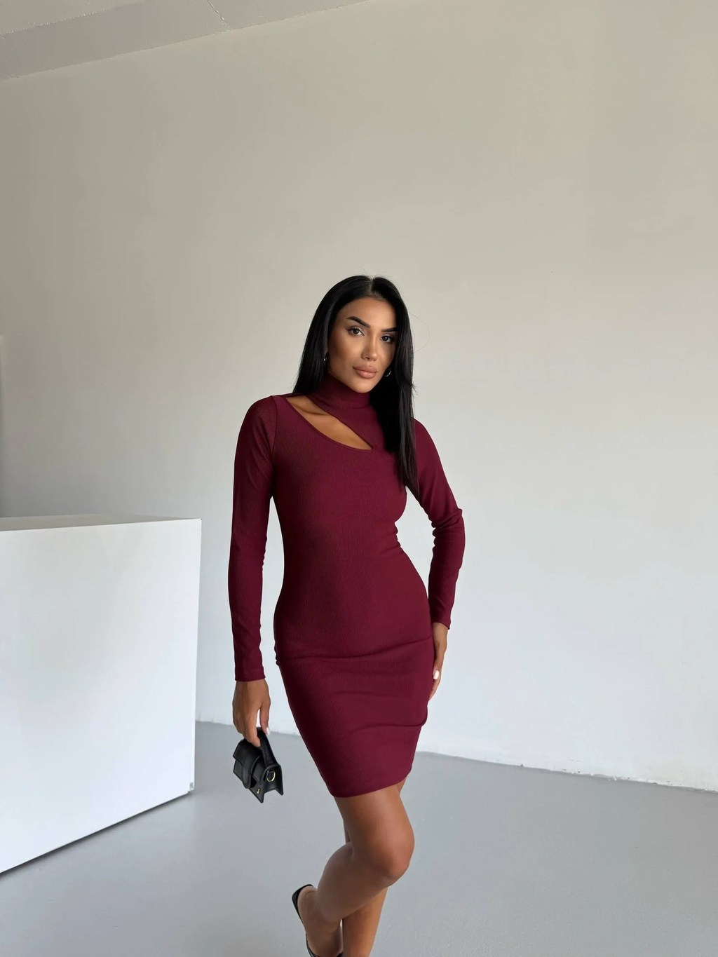 Boğazlı Göğüs Pencere Detaylı Elbise - 0288